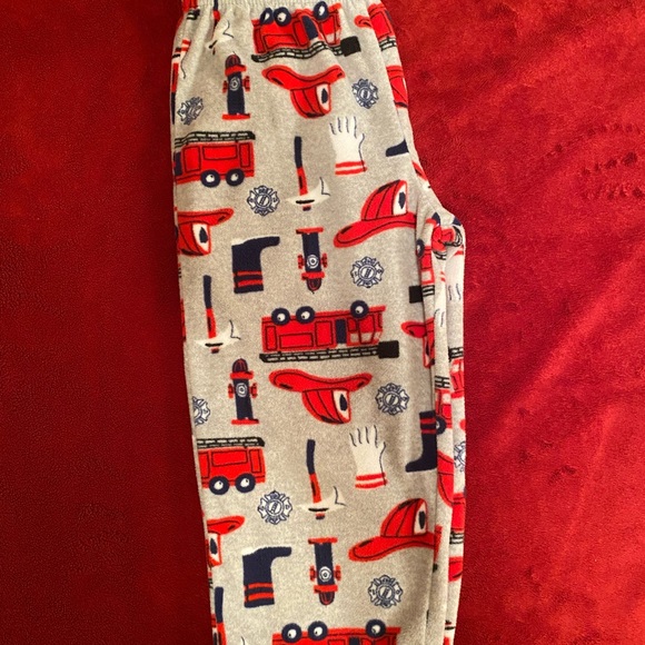 Carter’s.. Boys 2T pjs - Picture 4 of 5